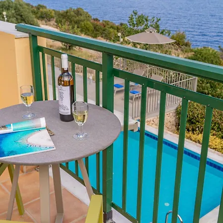 Dinos With Swimming Pool *