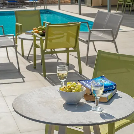 Willa Dinos With Swimming Pool