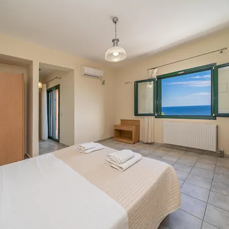 Dinos With Swimming Pool Willa *