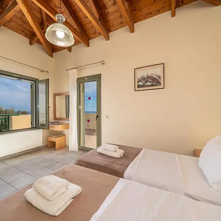 Dinos With Swimming Pool Willa *