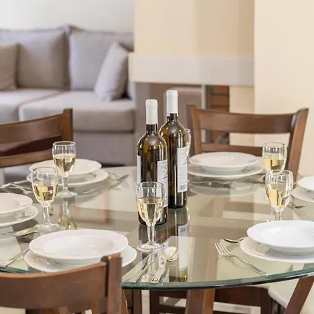 Dinos With Swimming Pool Annináta