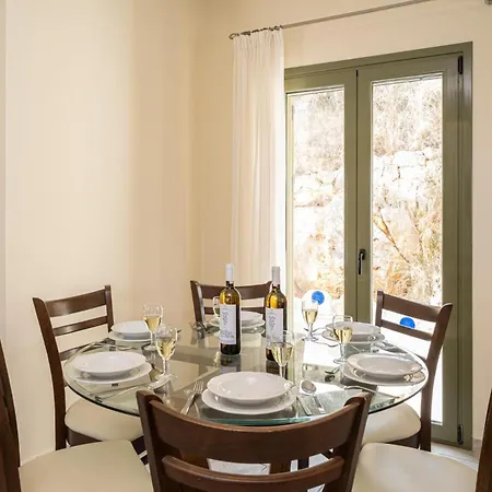 Dinos With Swimming Pool *