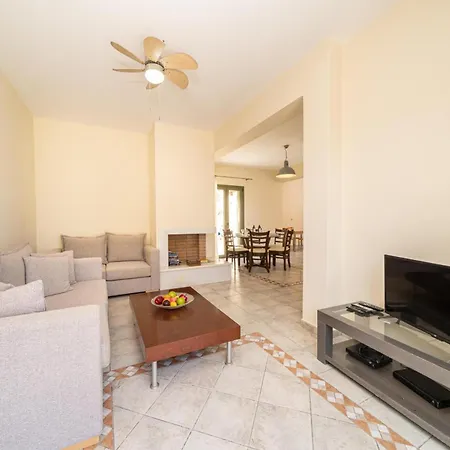 Dinos With Swimming Pool Willa